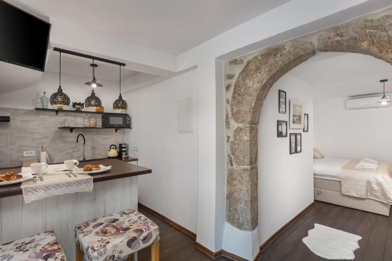 פונאנט Apartments Mikulin Family מראה חיצוני תמונה